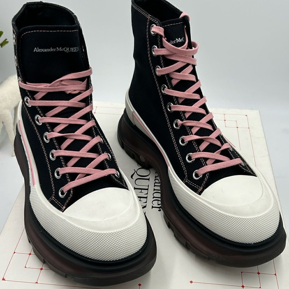 Men’s Alexander, McQueen tread slick boots size 44 made in Italy